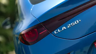 मर्सिडीज़ बेंज़ सीएलए पीछे का व्यू