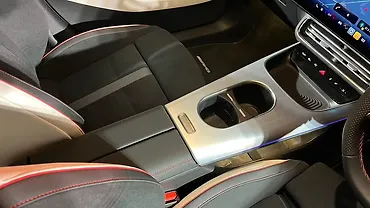 मर्सिडीज़ बेंज़ सीएलए कप होल्डर्स