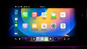 मर्सिडीज़ बेंज़ सीएलए इंफोटेनमेंट सिस्टम