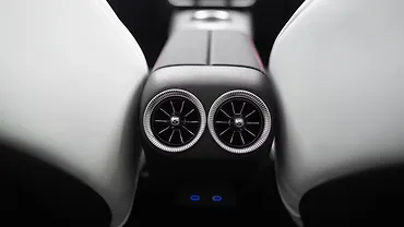 मर्सिडीज़ बेंज़ सीएलए रियर रो एयर वेंट