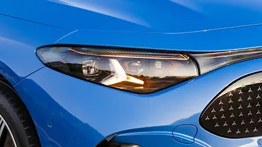 मर्सिडीज़ बेंज़ सीएलए ब्लिंकर