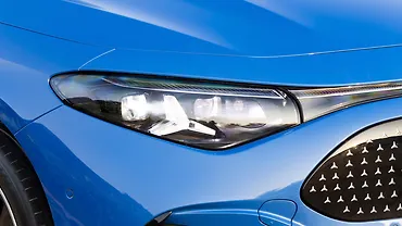 मर्सिडीज़ बेंज़ सीएलए हेडलाइट