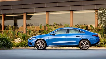 मर्सिडीज़ बेंज़ सीएलए लेफ्ट साइड दृश्य