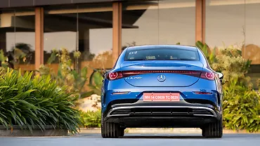 मर्सिडीज़ बेंज़ सीएलए पीछे का व्यू