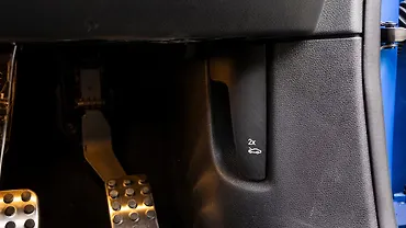 मर्सिडीज़ बेंज़ सीएलए बोनेट/हुड रिलीज़