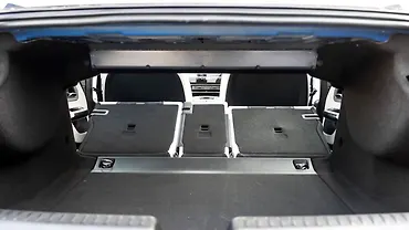मर्सिडीज़ बेंज़ सीएलए बूटस्पेस रियर सीट फोल्ड