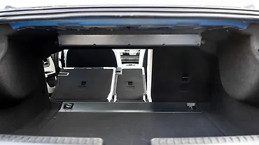 मर्सिडीज़ बेंज़ सीएलए बूटस्पेस पीछे की स्प्लिट सीट मुड़ी हुई