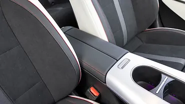 मर्सिडीज़ बेंज़ सीएलए फ्रंट सेंटर आर्म रेस्ट