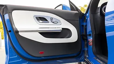 मर्सिडीज़ बेंज़ सीएलए सामने की ओर बाएं दरवाज़े का पैड