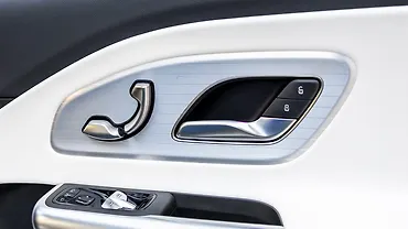 मर्सिडीज़ बेंज़ सीएलए सामने के दाएं दरवाज़े का पैड हैंडल