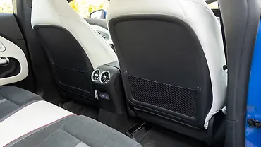 मर्सिडीज़ बेंज़ सीएलए आगे की सीट के पीछे के पॉकेट्स