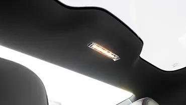 मर्सिडीज़ बेंज़ सीएलए पीछे की रो में रूफ़ माउंटेड केबिन लैम्प्स