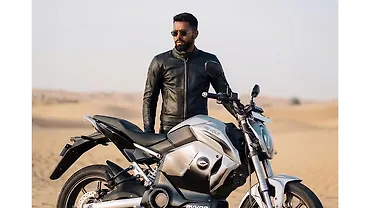 हार्दिक पांड्या बने रिवोल्ट मोटर के नए ब्रैंड एंबेसडर