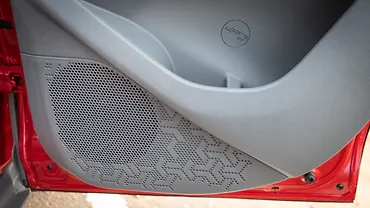 टाटा पंच ईवी रियर स्पीकर