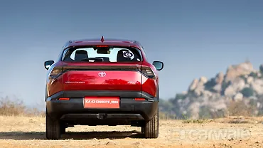 टोयोटा अर्बन क्रूज़र इबेला पीछे का व्यू