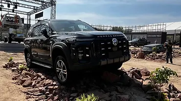 MG Majestor Right Front Three Quarter