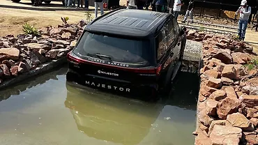 MG Majestor Right Rear Three Quarter