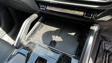 MG Majestor USB Port/AUX/Power Socket/Wireless Charging