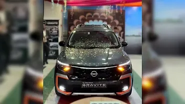 निसान ग्रैवाइट पहुंची शोरूम्स में; 5.65 लाख रुपए की शुरुआती क़ीमत पर मचाया धमाल! निसान ग्रैवाइट पहुंची शोरूम्स में; 5.65 लाख रुपए की शुरुआती क़ीमत पर मचाया धमाल!