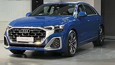 Audi SQ8 Left Front Three Quarter