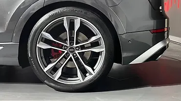 Audi SQ8 Rear Fender
