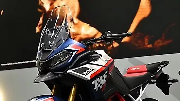 Kawasaki's much-awaited Ninja ZX-25R finally unveiled! - BikeWale