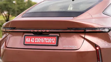 लेक्सस ES 500e बंद बूट/ट्रंक लेक्सस ES 500e बंद बूट/ट्रंक