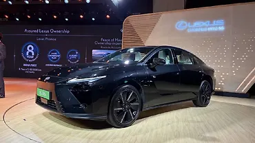 Lexus ES Left Front Three Quarter