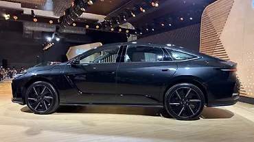 Lexus ES Left Side View