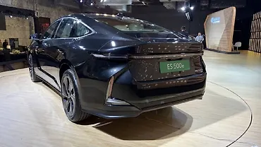 Lexus ES Closed Boot/Trunk