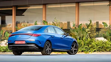 मर्सिडीज़ बेंज़ सीएलए राइट रियर थ्री क्वार्टर