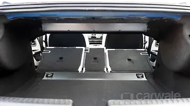 मर्सिडीज़ बेंज़ सीएलए बूटस्पेस