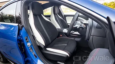 मर्सिडीज़ बेंज़ सीएलए फ्रंट रौ सीट्स