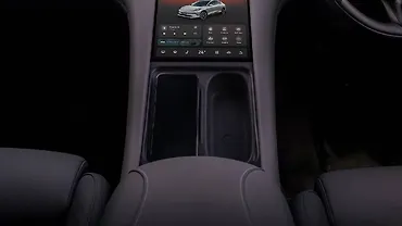 MG IM6 USB Port/AUX/Power Socket/Wireless Charging