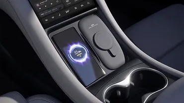 MG IM6 USB Port/AUX/Power Socket/Wireless Charging