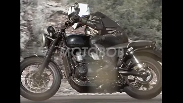 Triumph Bonneville 400 Spied Testing for the First Time