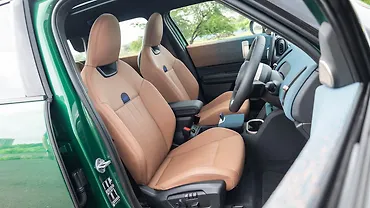 Mini Countryman C Front Row Seats