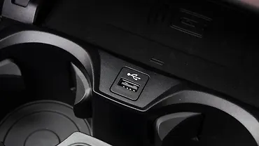 BMW M440i USB Port/AUX/Power Socket/Wireless Charging BMW M440i USB Port/AUX/Power Socket/Wireless Charging