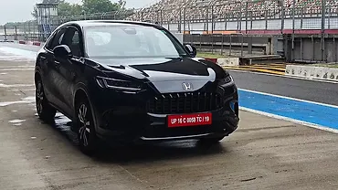 Honda ZR-V Right Front Three Quarter