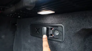 BMW X6 Bootspace 12V Supply BMW X6 Bootspace 12V Supply