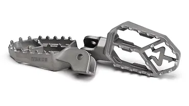 Akrapovic Now Offers Titanium Footpegs