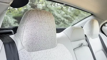 टाटा एरिस Rear seat head rest