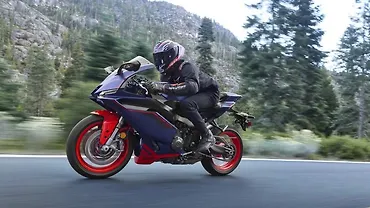 Yamaha R9 Gets a New Colour Scheme in the US