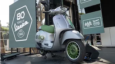 Vespa Edizione Ottantesimo is a 1,946-Unit Limited GTS 310