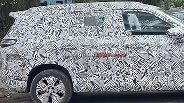 MG Hector Hawk Right Side View