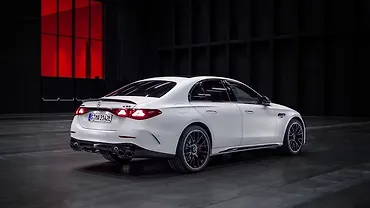 मर्सिडीज़ बेंज़ AMG E53 PHEV राइट रियर थ्री क्वार्टर