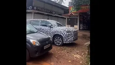  Toyota Innova Hycross Facelift Spotted Testing