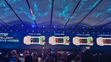 MG Hector Hawk Engine Shot
