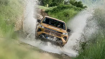 नई टोयोटा हाइलक्स दे रही है अगली फ़ॉर्च्यूनर की सबसे बड़ी झलक नई टोयोटा हाइलक्स दे रही है अगली फ़ॉर्च्यूनर की सबसे बड़ी झलक