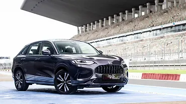 Honda ZR-V Right Front Three Quarter
